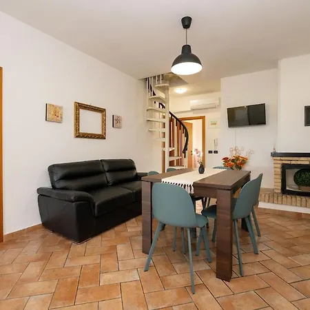 La Terrazza Tra Gli Ulivi - Piscina E Relax *